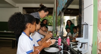 SME orienta escolas e Cmeis sobre prevenção da gripe H1N1